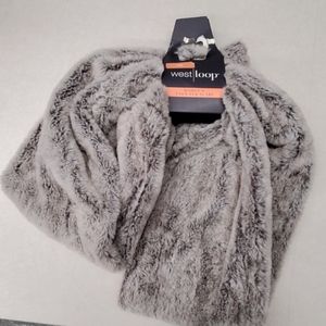 Women's Faux Fur Scarf